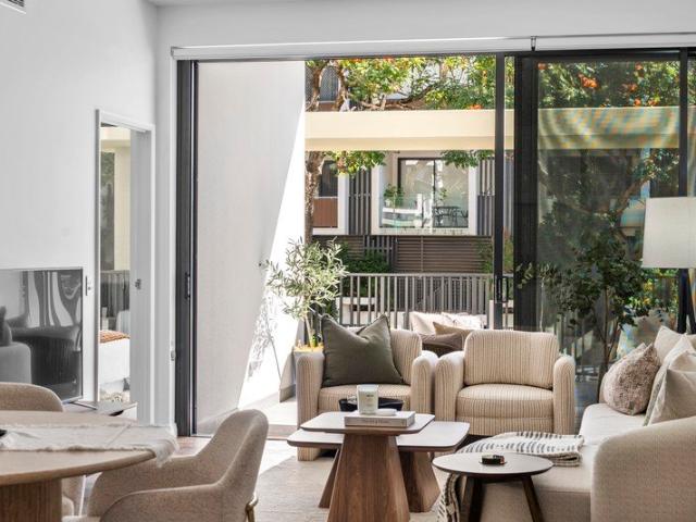 Leafy Terrace Living in the Heart of West End