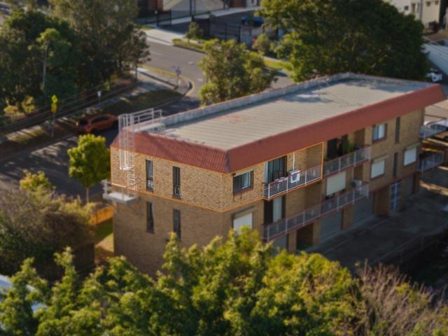 Leafy Third Floor Living in the Heart of Nundah