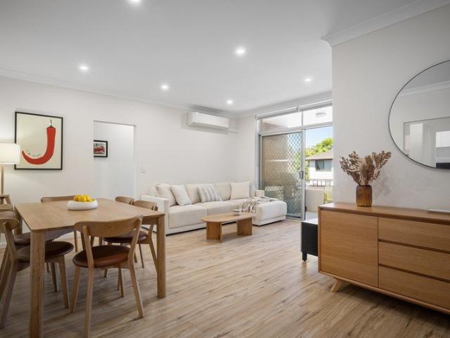 Leafy top floor privacy with beautifully renewed interiors