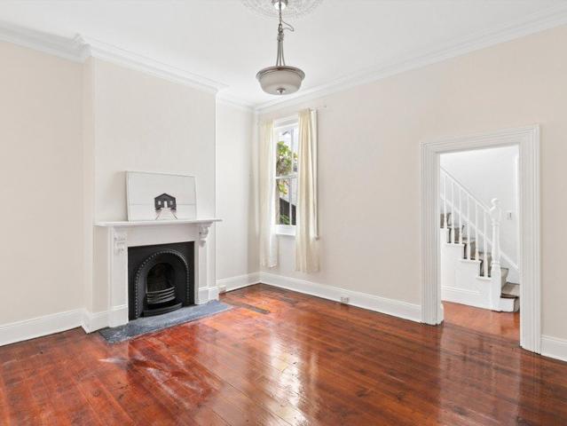Leafy updated 4 bedroom house in connected location