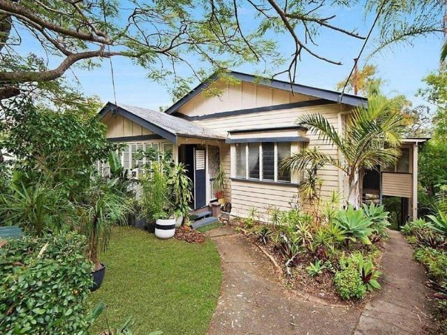 Leafy West End Retreat Walk to Everything West End Has to Offer!