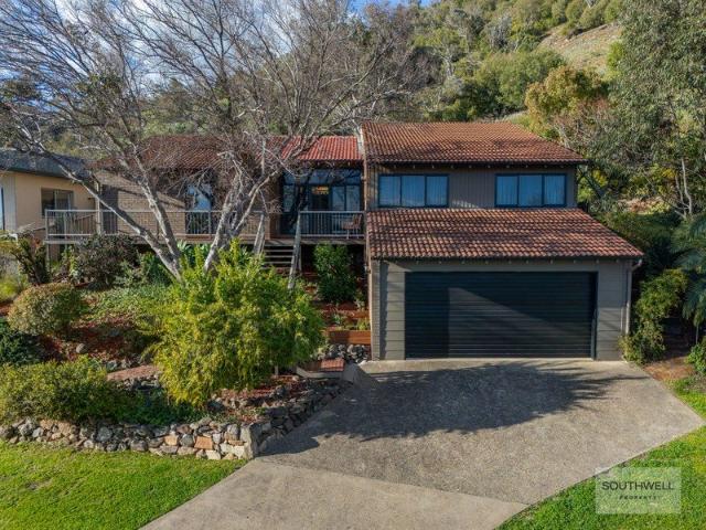 Leafy Architectural Retreat Where Entertaining is a Dream