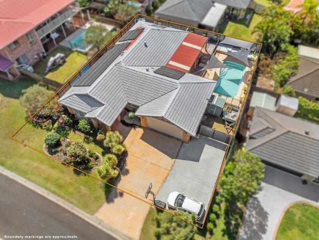 LEAFY CUL DE SAC FAMILY LIVING WITH POOL & SIDE ACCESS