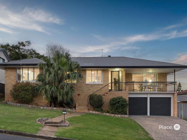 Leafy Cul de sac Views and Family Possibilities
