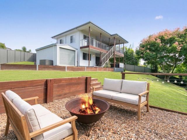 Leafy family retreat with bushland backdrop