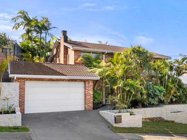 Leafy Family Retreat with Solar Heated Pool and Entertainer's Oasis