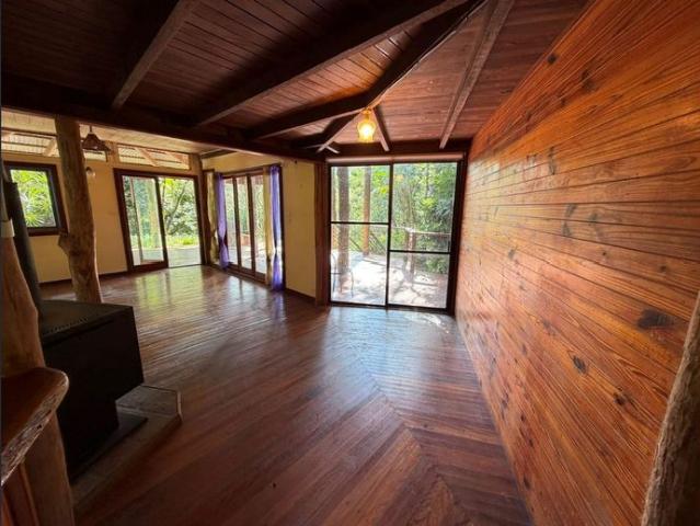 Leafy Hinterland Retreat with Private Creek Frontage