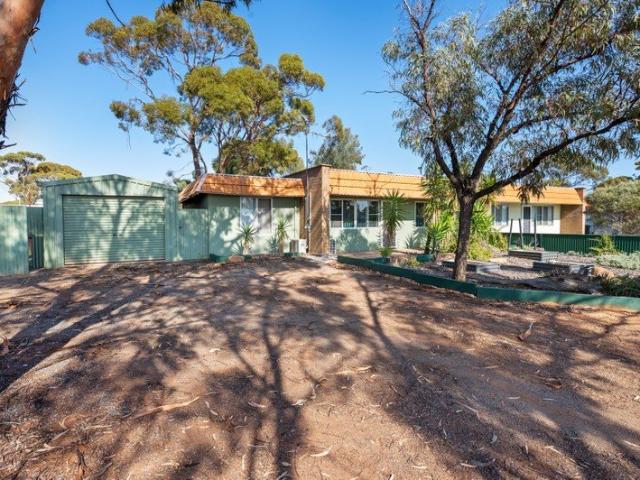 Leafy Kambalda West Living A Smart Investment Opportunity!