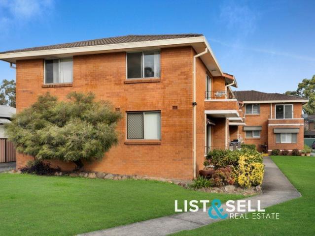 Leafy Light Filled Living Just 400m to Station Stylish 1 Bedroom Apartment with Garden Outlooks