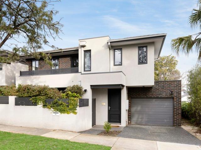 Leafy Living in Blue Chip Camberwell