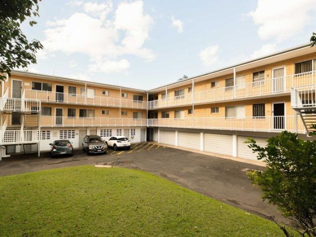 Leafy, Low Maintenance Living in a Walkable Lifestyle Setting