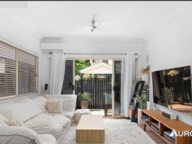 Leafy Morningside Living with Space, Comfort and Convenience