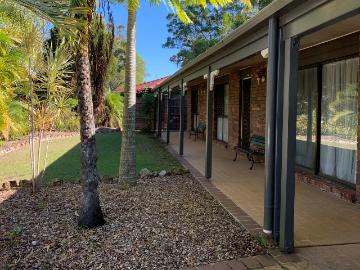 Leafy Mount Cotton Family 3 Bedroom Home!