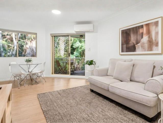 Leafy Narrabeen Retreat with Spacious Outdoor Living