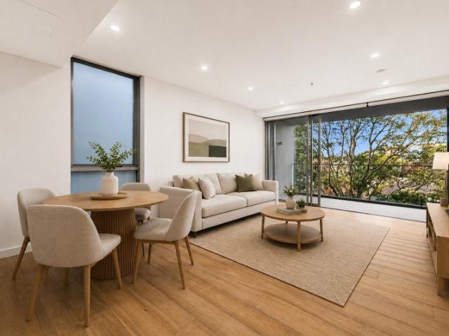 LEAFY OUTLOOK, EFFORTLESS LIVING IN THE HEART OF KENSINGTON