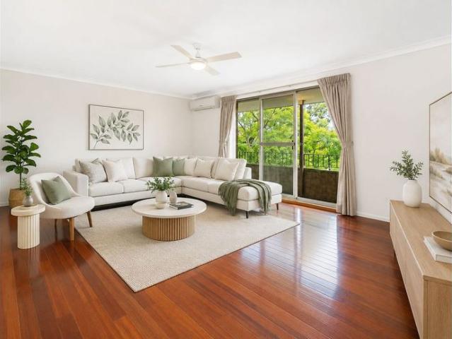LEAFY OUTLOOK & LIFESTYLE CONVENIENCE!