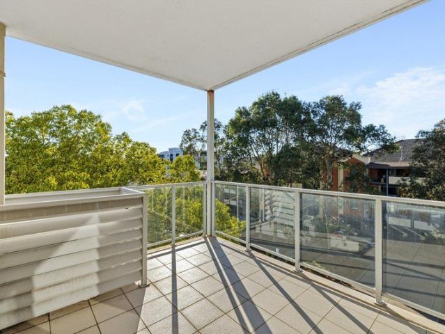 Leafy outlook, resort style amenities & inner city convenience