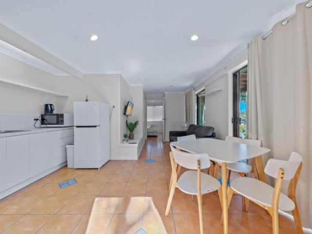 Leafy Outlooks & Relaxed Living in Central Cannonvale