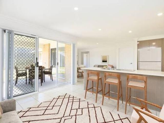 LEAFY PARADISE WITH CONTEMPORARY FAMILY APPEAL