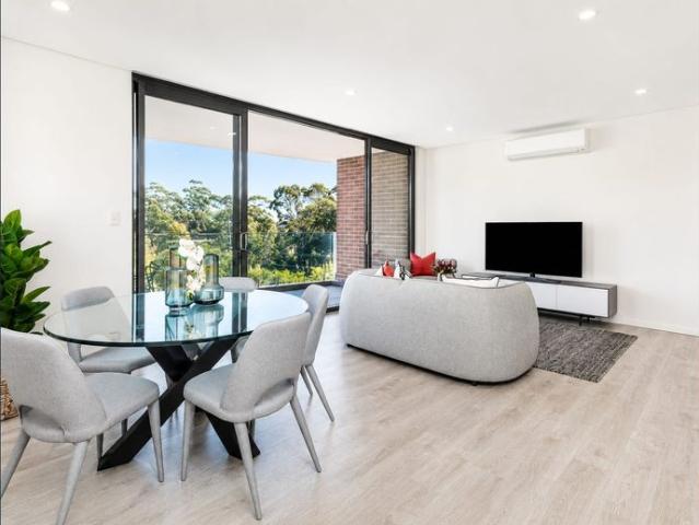 Leafy Parkside Living in a Modern Boutique Residence