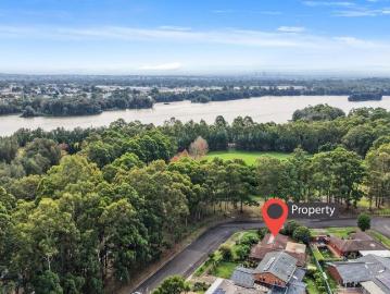 Leafy Parkside Living Opposite Georges River Reserve