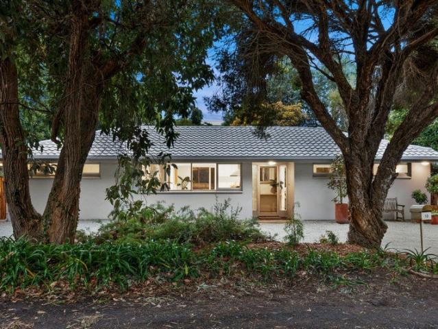 Leafy Point Lonsdale Living with Space, Comfort & Style