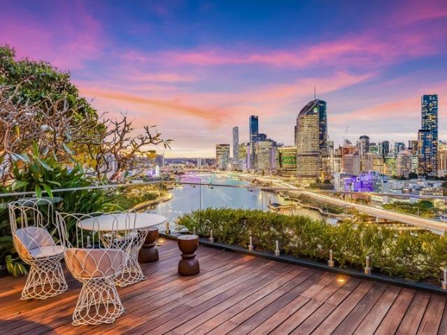 LEAFY, PRIVATE & PERFECTLY POSITIONED ON LEVEL FOUR
