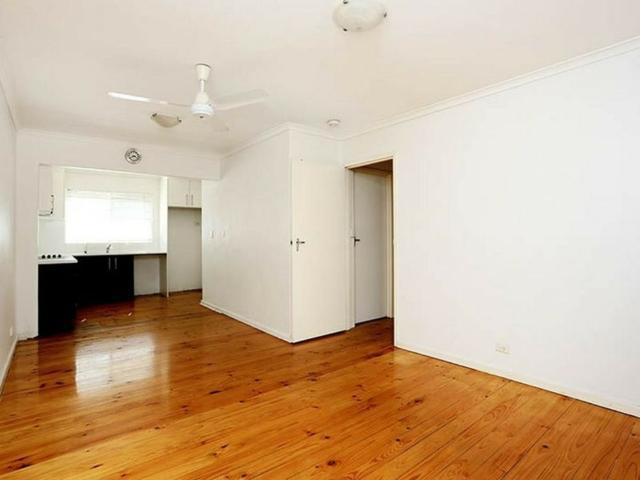 Leafy Refurbished Unit with Courtyard & Parking