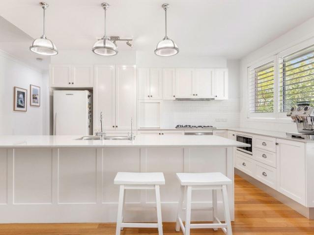 Leafy, Reserve Side Haven with Flexible Family Living