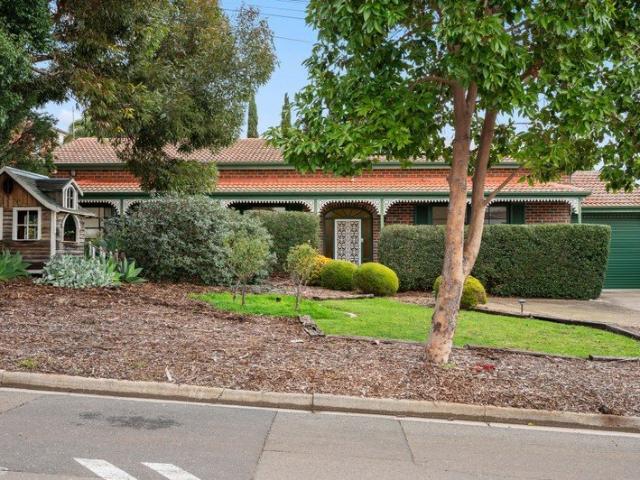 Leafy Rostrevor Living with Space, Soul and Scope