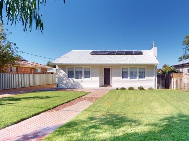Leafy South Dubbo Fully Furnished Cottage