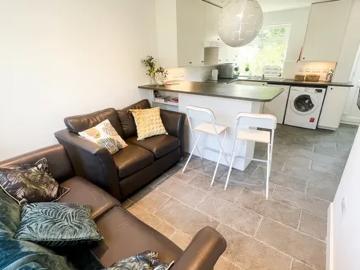 Leahurst Crescent, Metchley, B17 0NQ, United Kingdom | 4 bed townhouse for rent #163525864 | Rentberry