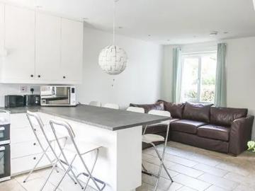 Leahurst Crescent, Metchley, B17 0NQ, United Kingdom | 5 bed townhouse for rent #117572274 | Rentberry