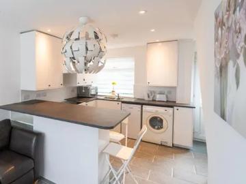 Leahurst Crescent, Metchley, B17 0NQ, United Kingdom | 5 bed townhouse for rent #117172082 | Rentberry