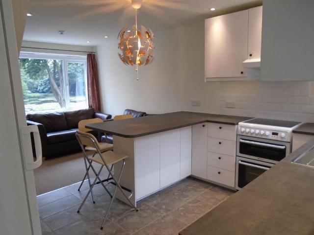 Leahurst Crescent, Metchley, B17 0NQ, United Kingdom | 5 bed townhouse for rent #136386576 | Rentberry