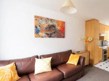 Leahurst Crescent, Metchley, B17 0NQ, United Kingdom | 5 bed townhouse for rent #138221956 | Rentberry