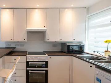 Leahurst Crescent, Metchley, B17 0NQ, United Kingdom | 5 bed townhouse for rent #139621377 | Rentberry