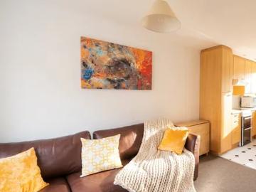 Leahurst Crescent, Metchley, B17 0NQ, United Kingdom | 5 bed townhouse for rent #162170615 | Rentberry