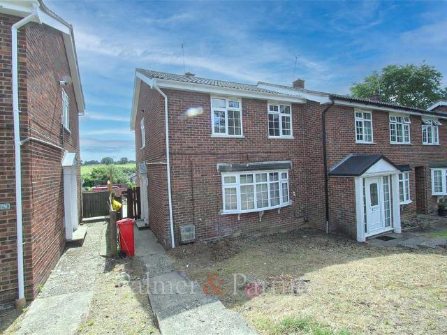 Leam Close, Colchester, Essex, CO4 4 bed end of terrace house to rent £1,450 pcm £335 pw