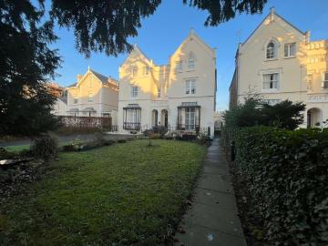 Leam Terrace, LEAMINGTON SPA, CV31 2 bed apartment to rent £1,425 pcm £329 pw