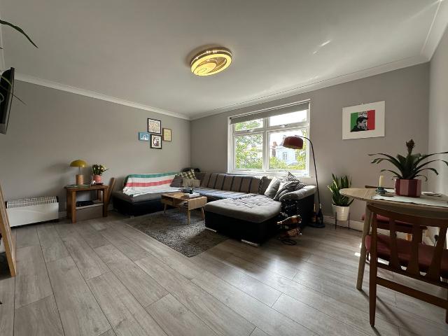 Leam Terrace, Leamington Spa CV31, 2 bed flat to rent, £1,350 pcm | PrimeLocation