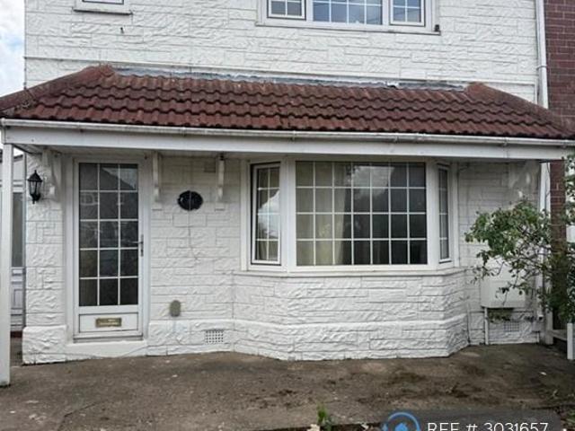Leamington Drive, Sutton In Ashfield. 3 bed semi detached house to rent £900 pcm £208 pw