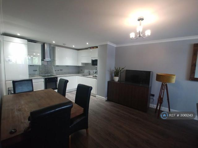 Leamore Court, London, E2 2 bed flat to rent £2,600 pcm £600 pw
