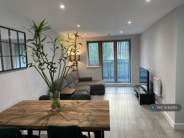 Leamore Court, London, E2 2 bed flat to rent £2,550 pcm £588 pw