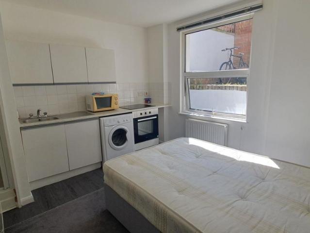 Leamore Street, London W6, Studio to rent, £1,300 pcm | PrimeLocation