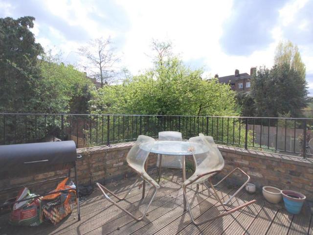Leander Road, Brixton SW2 2 bed apartment to rent £2,100 pcm £485 pw