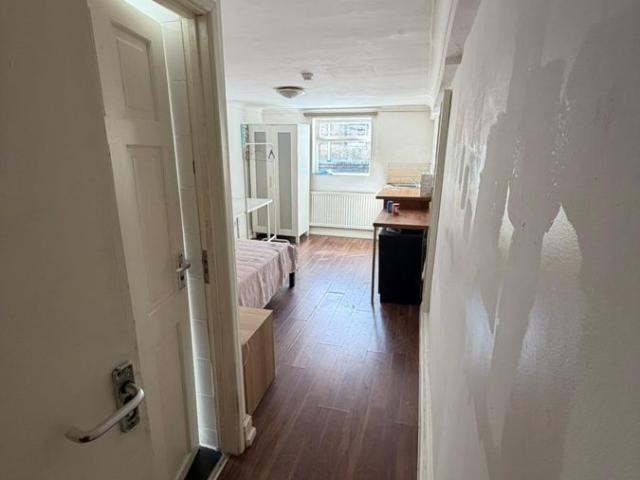 Leander Road, London SW2, 1 bed flat to rent, £995 pcm | PrimeLocation