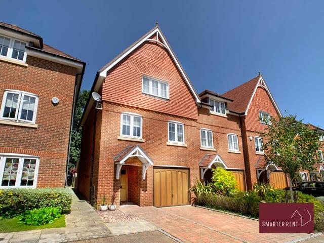Leander Way, Maidenhead SL6 3 bed house to rent £5,040 pcm £1,163 pw