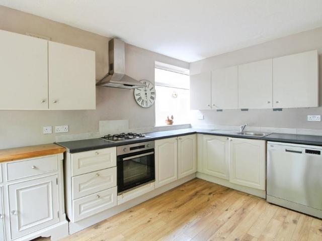 Leap Valley Crescent, Bristol BS16 3 bed bungalow to rent £1,900 pcm £438 pw