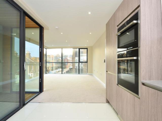 Leapale Lane, Guildford GU1, 2 bed flat to rent, £2,500 pcm | PrimeLocation